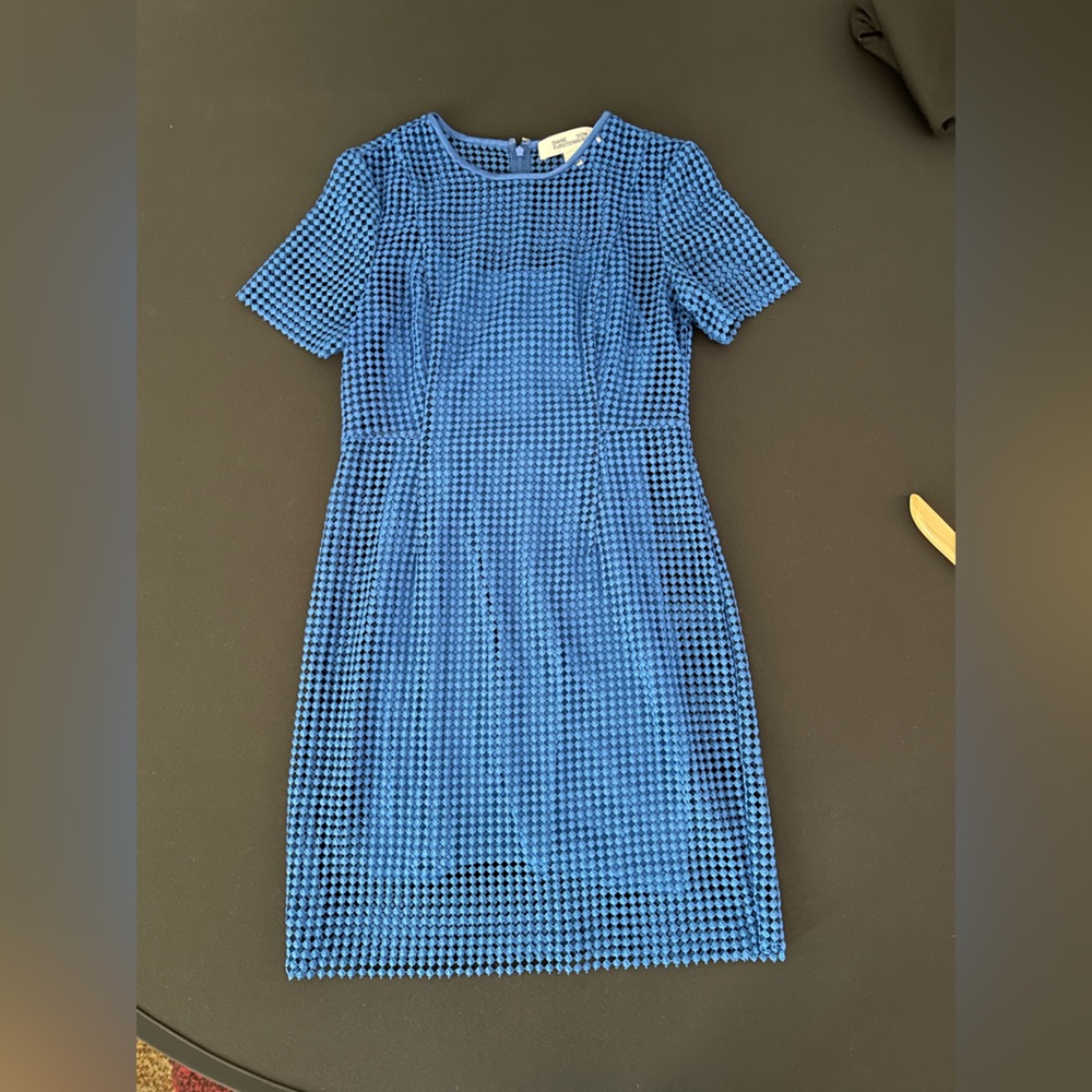 Diane von Furstenberg Short-Sleeve Chain Lace Mini Dress Size 4. Like new. - Picture 8 of 8